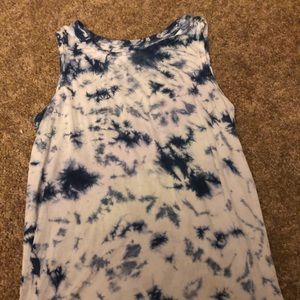 T-shirt nlue and white tie-dye